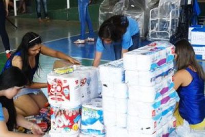 Estudantes arrecadam cerca de R$ 20 mil em doações