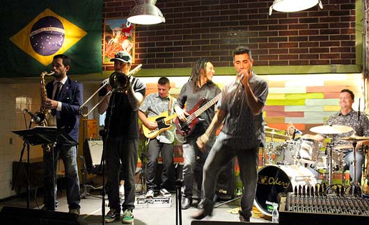 Em andamento a turnê pelo interior, banda se apresenta no Almanaque Café, em Campinas \ Foto: Ana Colombini