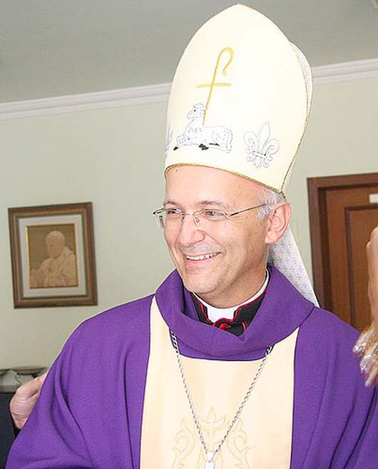 Dom Luiz Gonzaga Fechio nasceu em 4 de dezembro de 1965 em Matão, Diocese de São Carlos (SP)