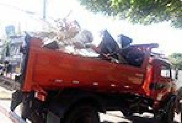 Mutirão recolhe seis caminhões de entulho