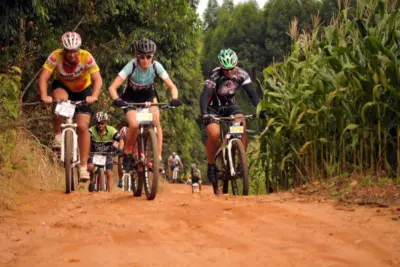 Roseira Race Mountain Bike recebe centenas de participantes