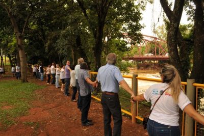 Guaçuanos abraçam o rio na comemoração ao Dia Mundial da Água