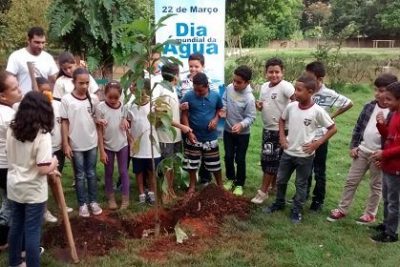 Prefeitura realiza plantio em comemoração ao Dia Mundial da Água