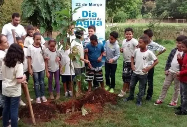 Prefeitura realiza plantio em comemoração ao Dia Mundial da Água