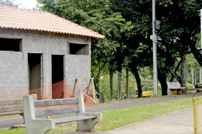 Banheiro público é erguido no Complexo do Lavapés