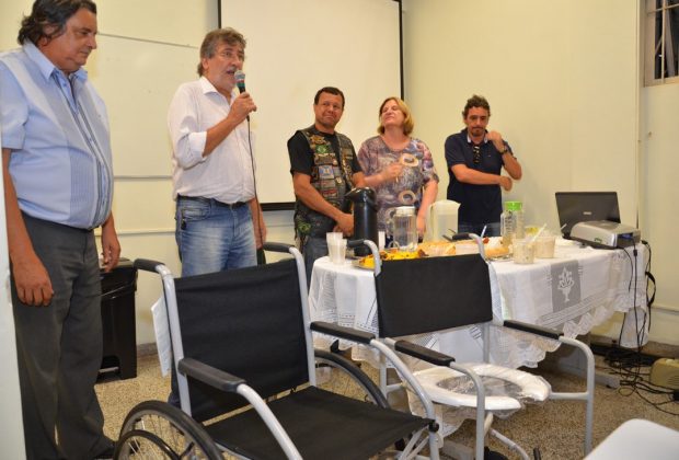 Motor Rock doa cadeiras de rodas e banho para Hospital em Itapira