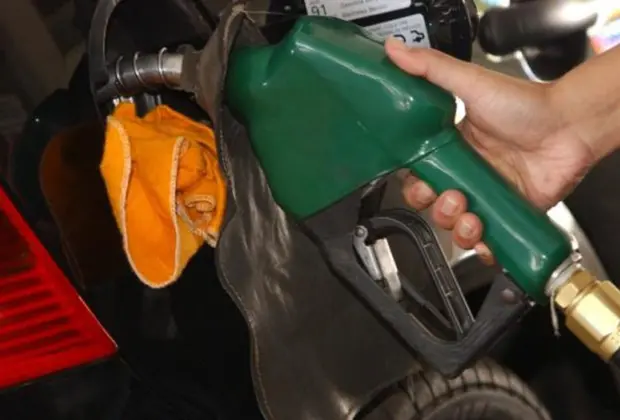 Devido a redução de 4,4% nas refinarias, preço da gasolina deve diminuir em Engenheiro Coelho