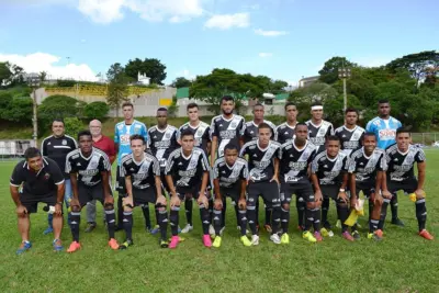Ponte Preta enfrenta a equipe do Esporte Clube Primavera em Pedreira