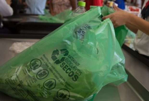 Câmara de São Paulo obriga supermercado a fornecer sacola plástica gratuitamente