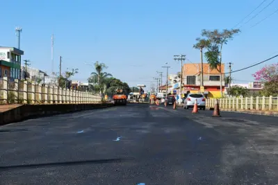 Recapeamento da Emília Marchi avança além do viaduto da Linha Ferroviária