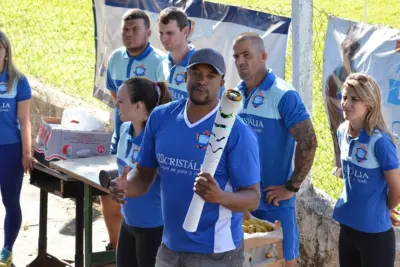 Medalhista olímpico participa de entrega de uniformes em Itapira