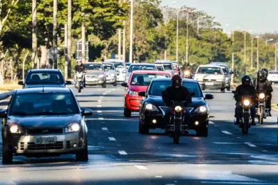 Uso do farol baixo em rodovias é obrigatório a partir de hoje, dia 8