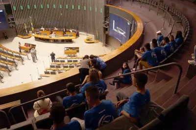 Voando alto: projeto cultural leva adolescentes para conhecer Brasília