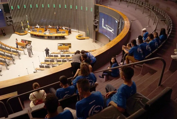 Voando alto: projeto cultural leva adolescentes para conhecer Brasília