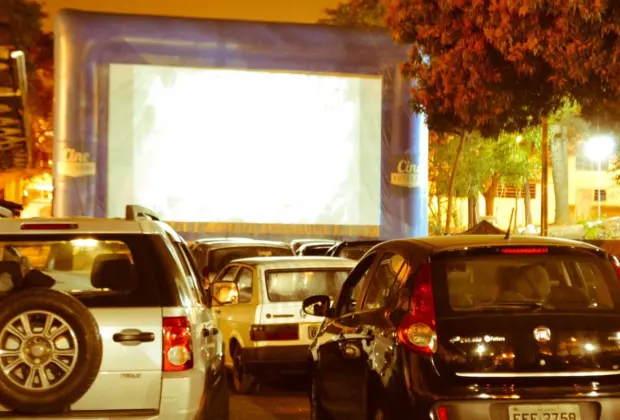 Cine Autorama reúne veículos na Estação Fepasa
