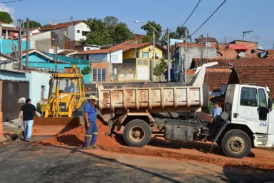 SAAE identifica vazamento e troca trecho de rede de esgoto