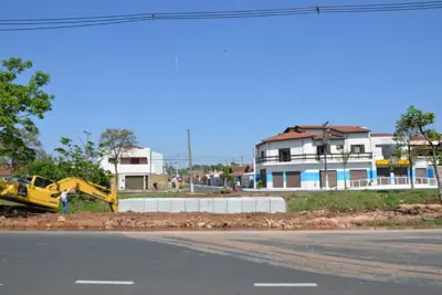 Instalação de tubos de grande porte cria retorno e muda trânsito na Henriqueta Soares