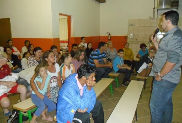 Pais e professores participam de Oficina Pedagógica na escola Recanto das Palmeiras