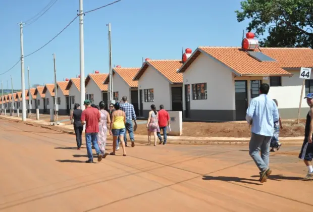 Futuros moradores vistoriam casas do Residencial Ypê Amarelo