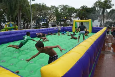 Dia das Crianças movimenta a praça Pádua Salles em Amparo
