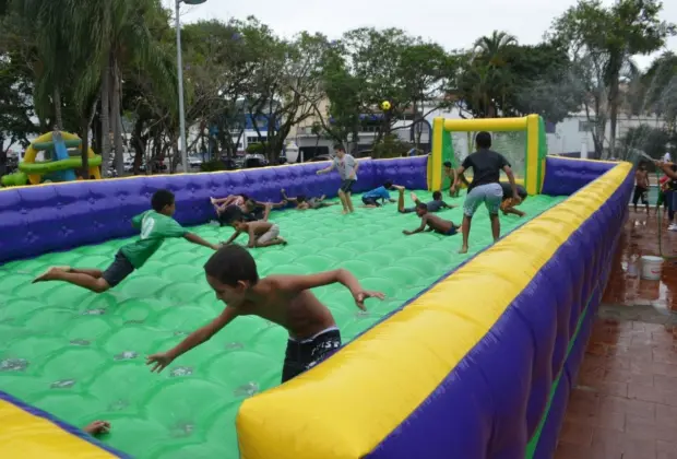 Dia das Crianças movimenta a praça Pádua Salles em Amparo