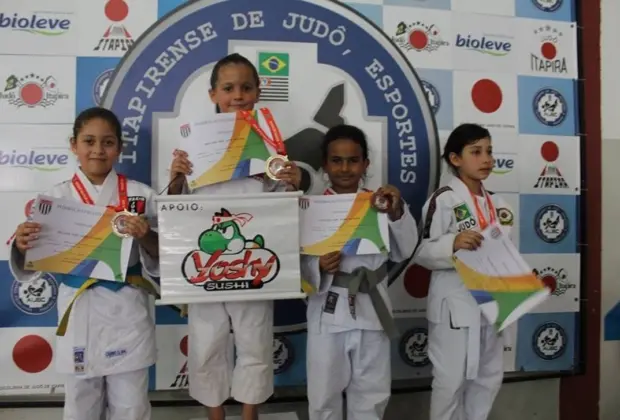 Judô de Amparo conquistou medalhas no final de semana