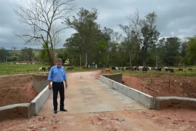 Prefeitura conclui ponte e libera  trânsito da estrada da Nova América