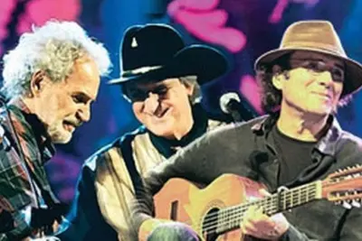 Almir Sater, Renato Teixeira e Sérgio Reis juntos no palco da Red Eventos
