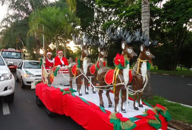 Papai Noel chega na sua casa na Praça do Recanto