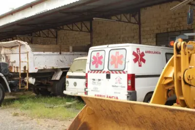 Começa o trabalho de limpeza no prédio da secretaria de Obras