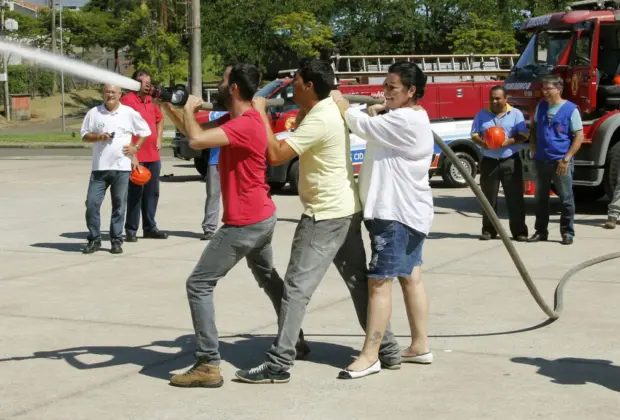 Funcionários da prefeitura de Jaguariúna participam de curso de Brigadista de Incêndio