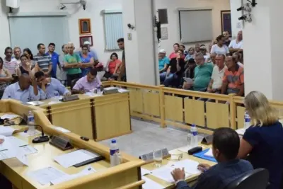 Com plenário lotado, Câmara aprova requerimentos sobre água e taxa de lixo