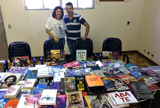 Prefeitura de Estiva Gerbi recebe grande acervo de livros e DVD’s