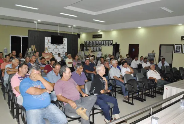 Prefeitura de Estiva Gerbi reúne agricultores e anuncia novas medidas