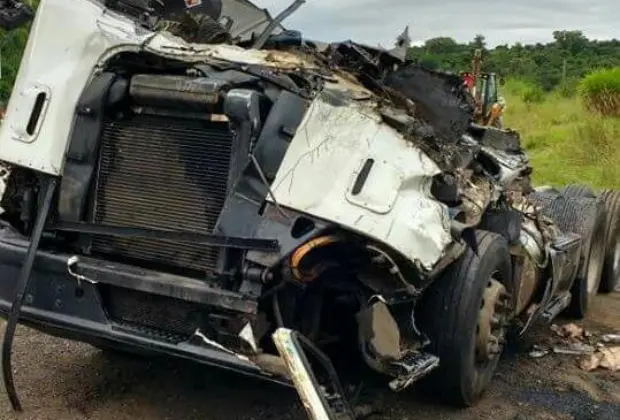 Carreta tomba em Jaguariúna e motorista morre prensado na cabine