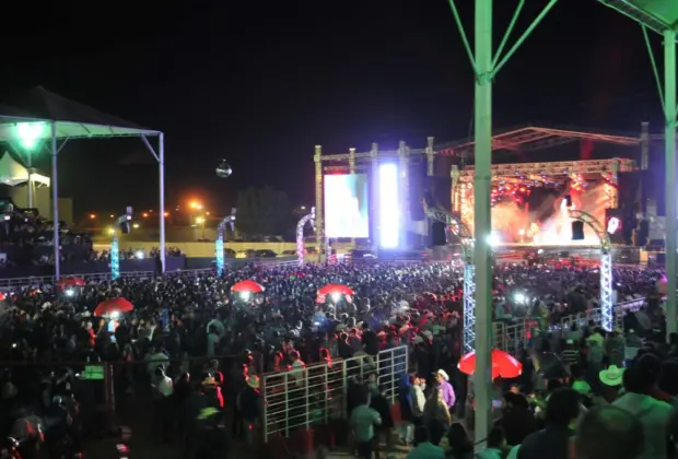 Público lota recinto da ExpoGuaçu, agora em novo local