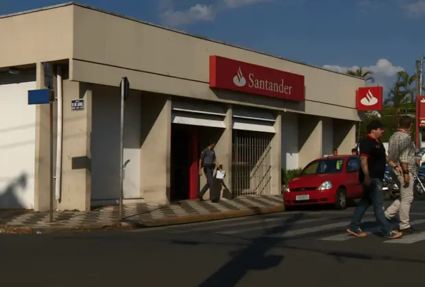 Agência do Santander sofre assalto em Artur Nogueira