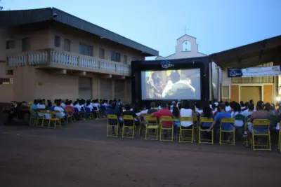 Projeto Cine Céu leva magia do cinema a Holambra