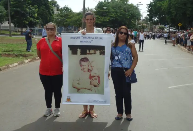 Público prestigia o retorno do Desfile Civico no aniversário de Artur Nogueira