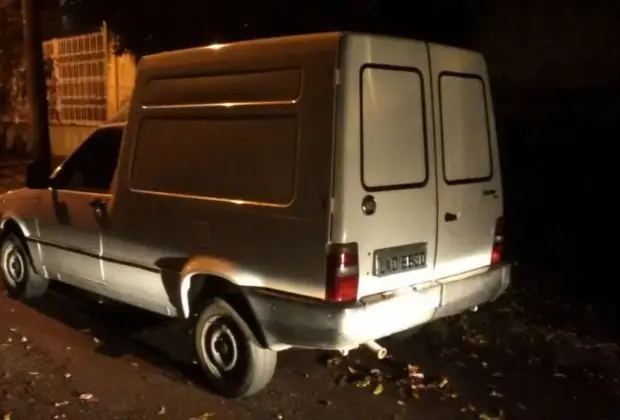 Denúncias levam à apreensão de Fiorino usada em assalto e camionete clonada