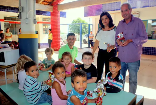 Prefeitura de Engenheiro Coelho entrega mais de 3 mil ovos de páscoa