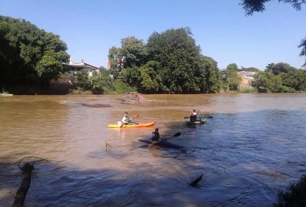 Ambientalistas promovem passeio de caiaque pela preservação do rio Mogi Guaçu