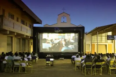 Prefeitura leva sessão de cinema gratuita à Rua das Dálias