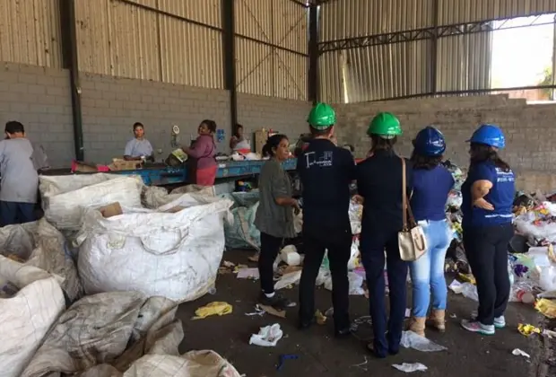 Parceria entre prefeitura e FAJ visa melhorar serviço de coleta seletiva