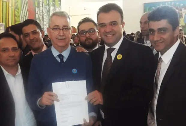 Prefeito Pedro Franco assina convênio para recapeamento asfáltico