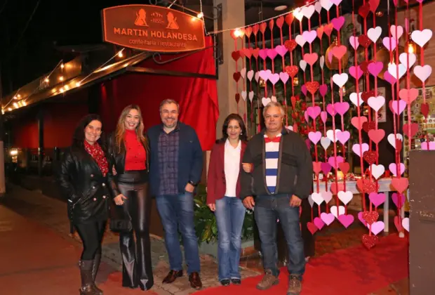 Vencedores da campanha do Dia dos Namorados curtem jantar romântico em Holambra
