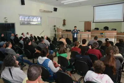 Vigilância Sanitária orienta comerciantes do setor alimentício em palestra na Câmara