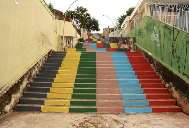 Escadaria do Morro do Ouro ganha visual colorido