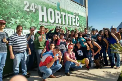 Estudantes de Estiva visitam HORTITEC, em Holambra