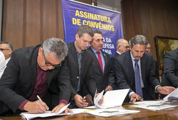Dr. Fernando assina R$ 4 milhões em novos convênios com o Estado